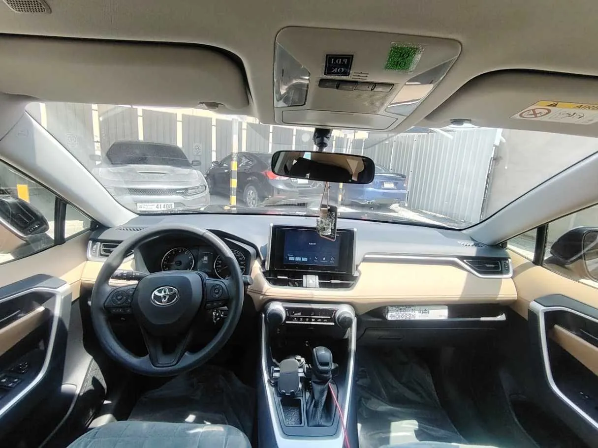 Car image 13