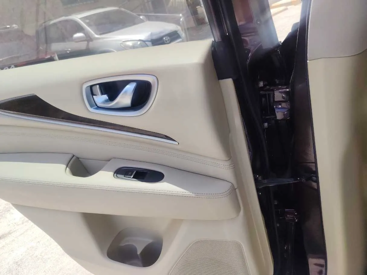 Car image 27