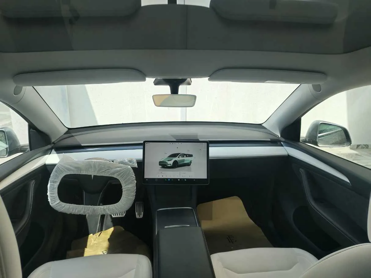 Car image 21