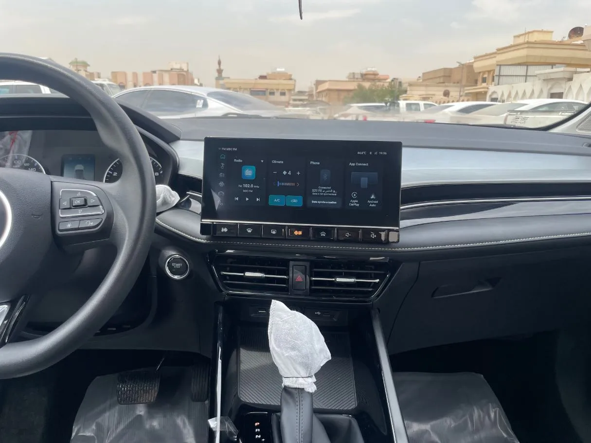 Car image 19
