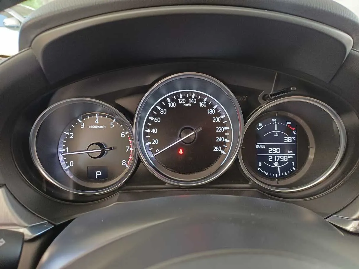 Car image 19
