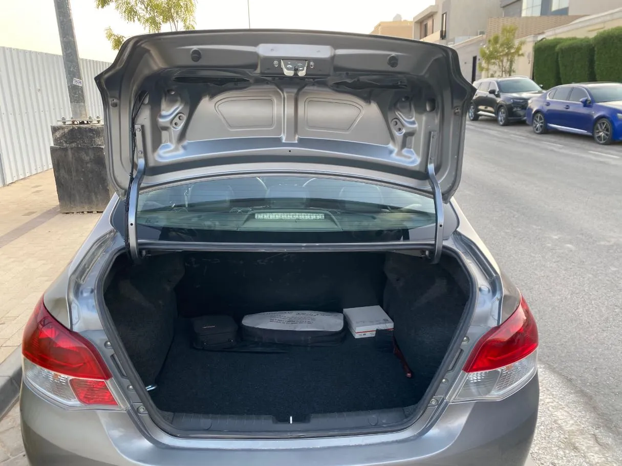 Car image 18