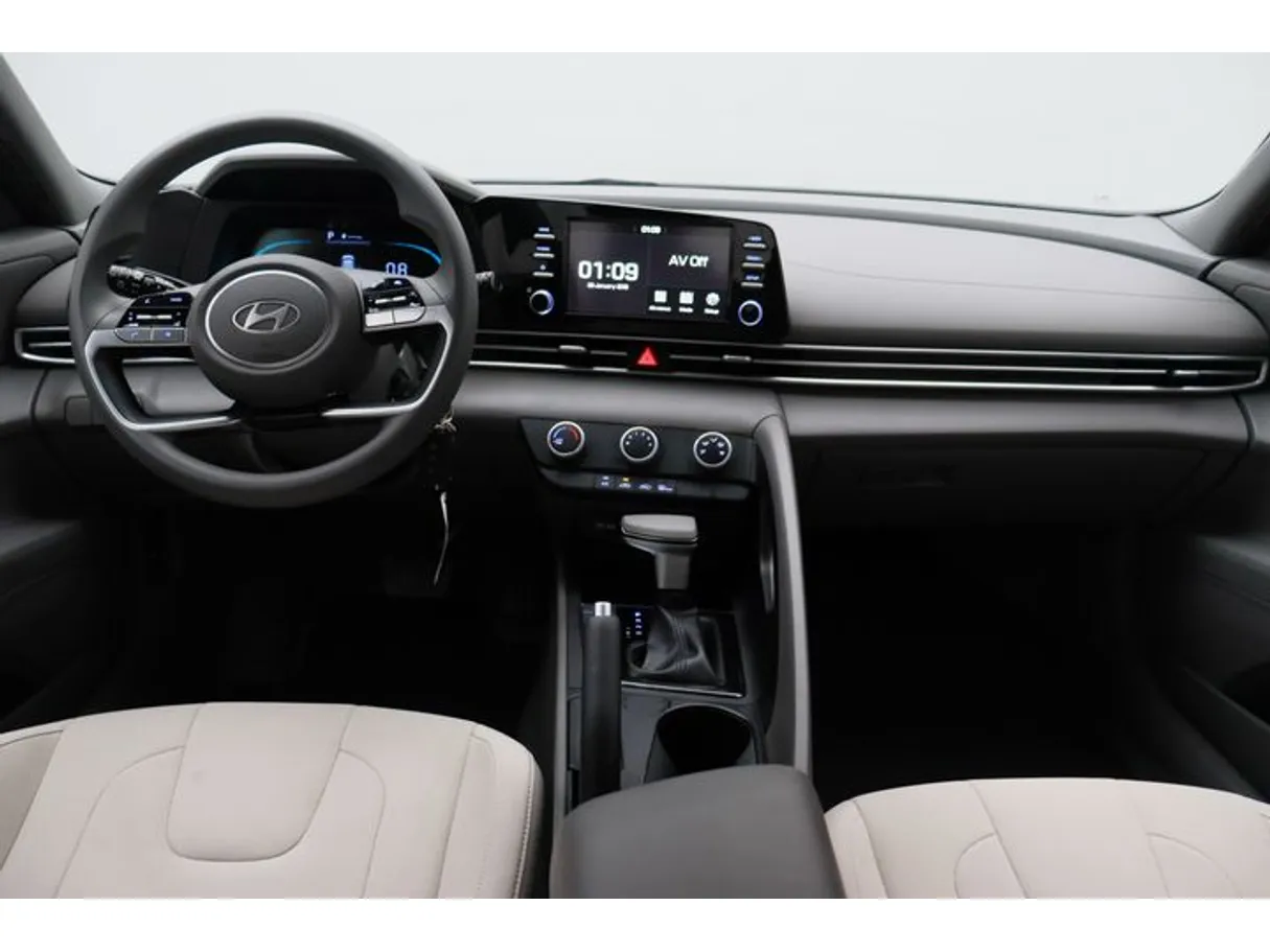 Car image 14