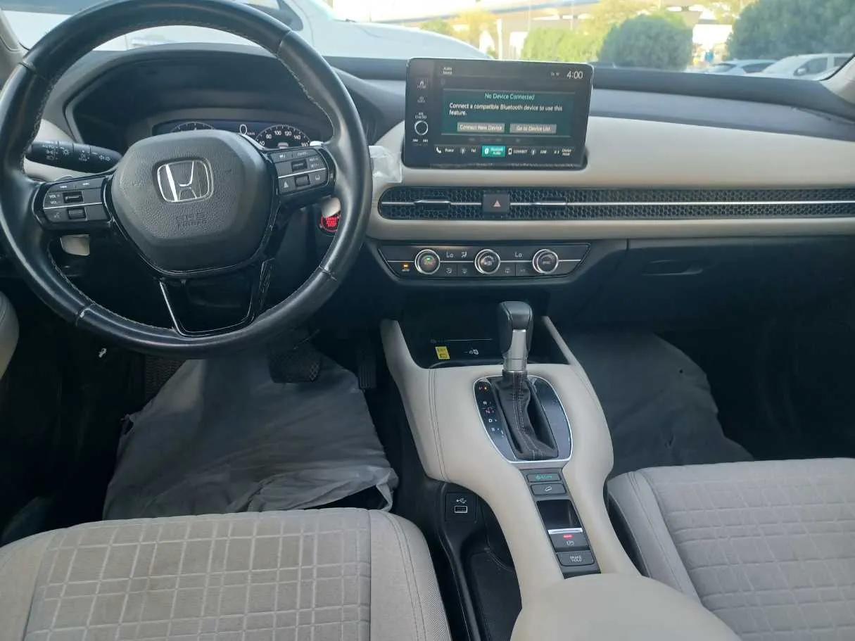Car image 16