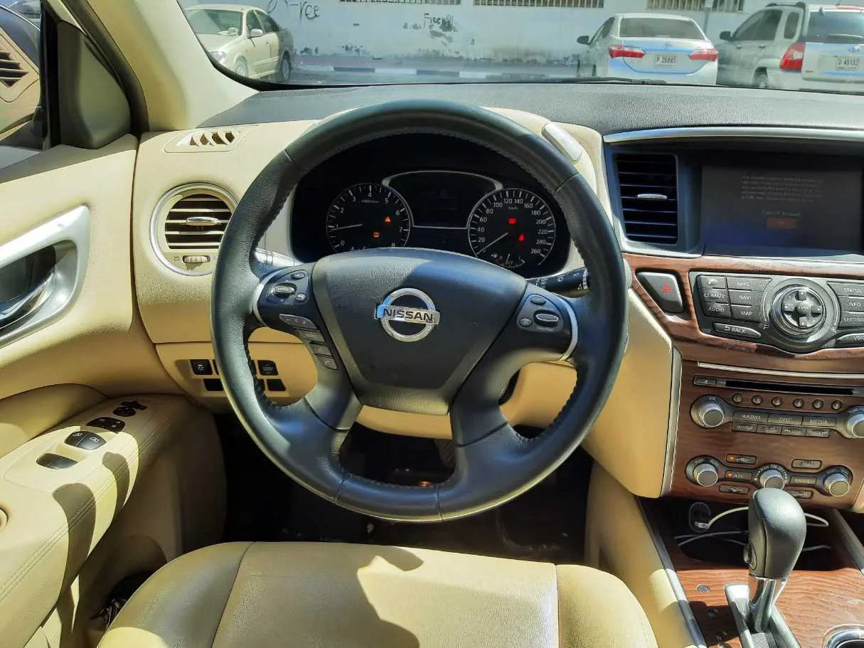 Car image 14