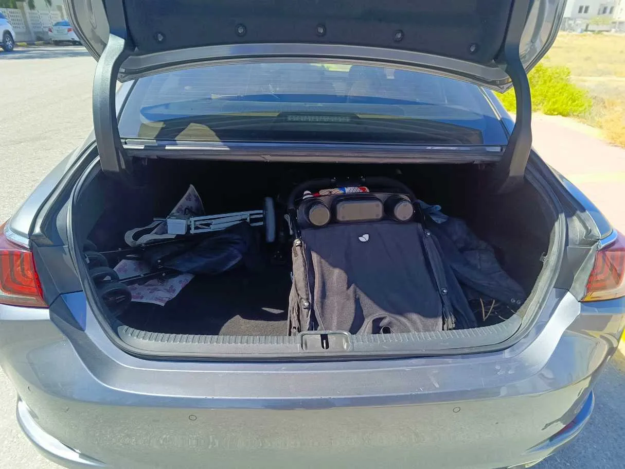 Car image 32