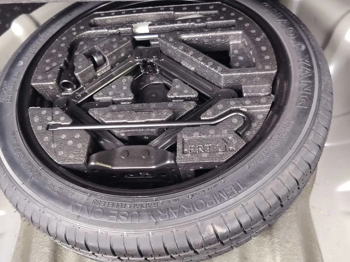 Car image 33