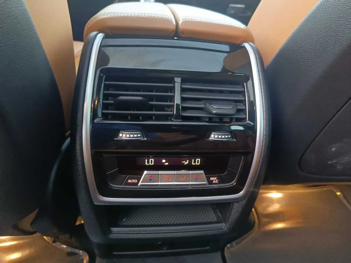 Car image 34