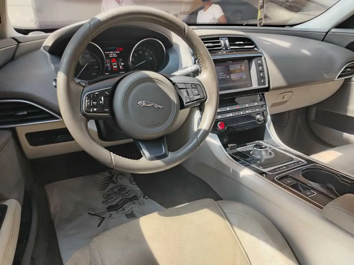 Car image 26