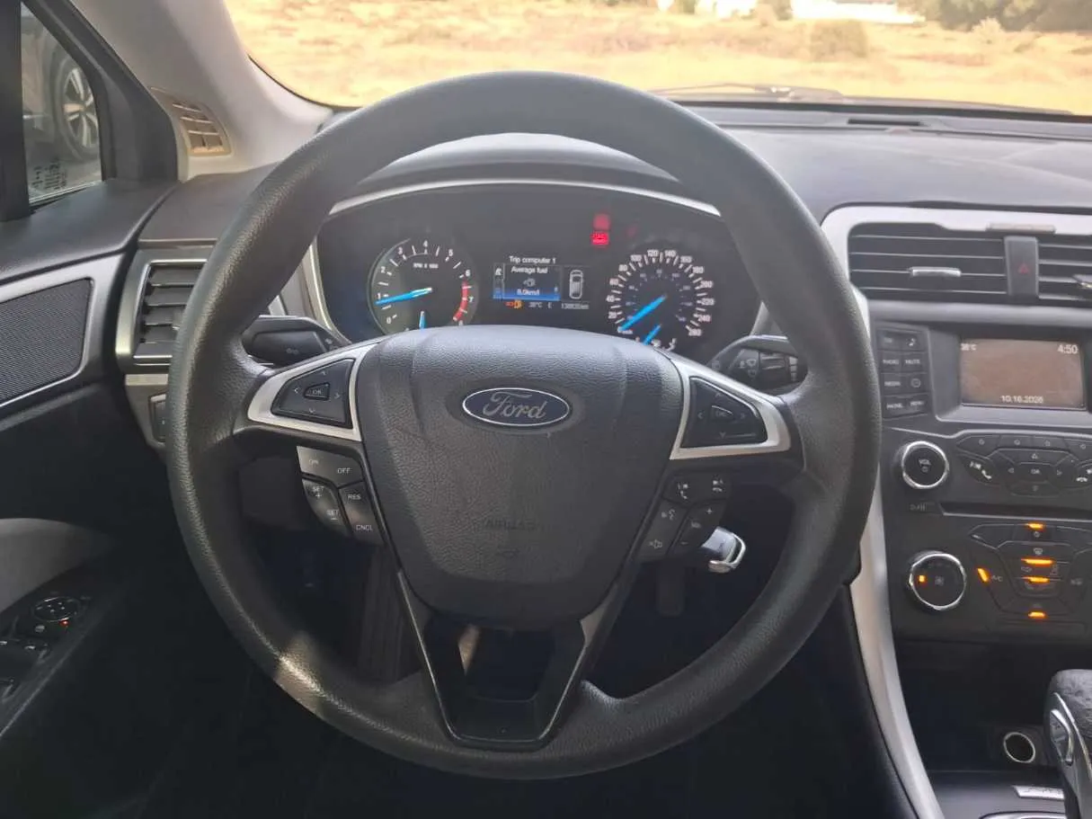 Car image 14