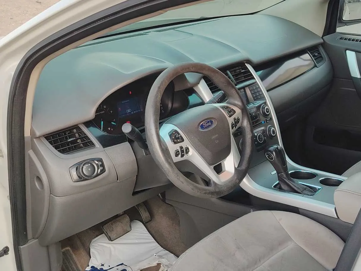 Car image 12