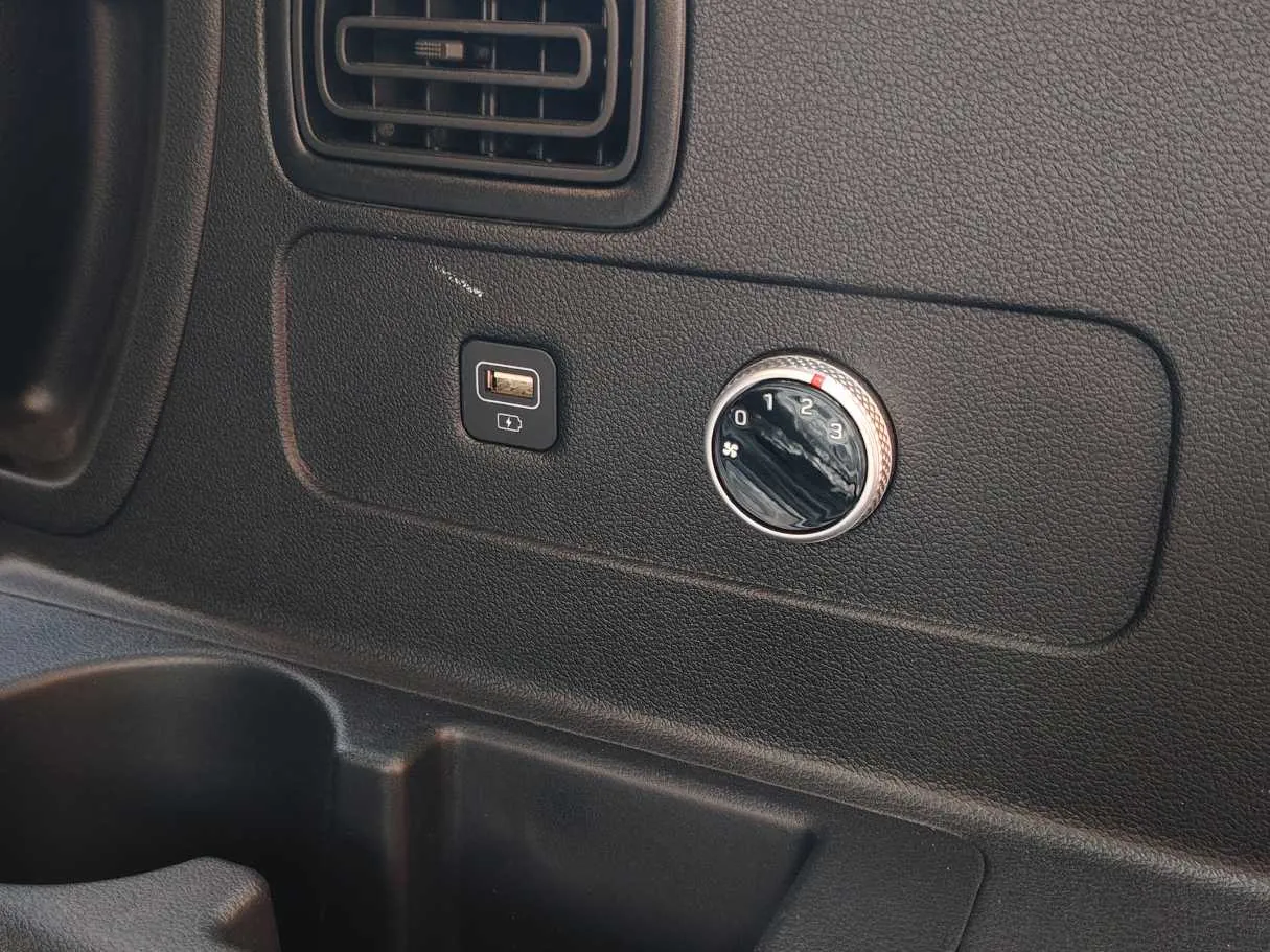 Car image 31