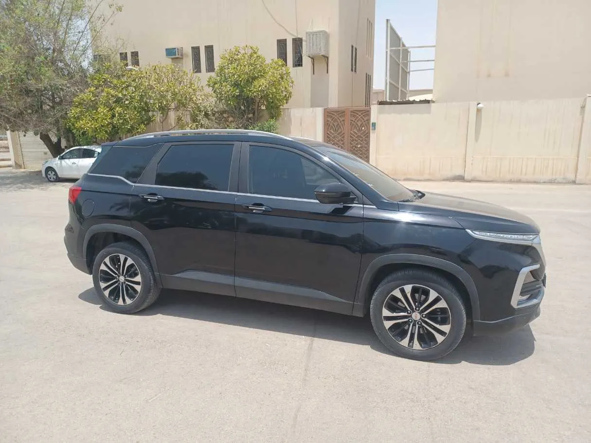 Car image 4