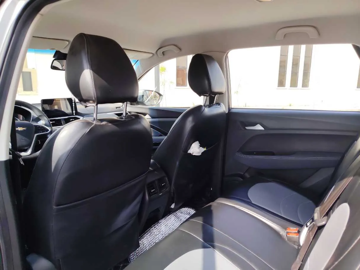 Car image 17