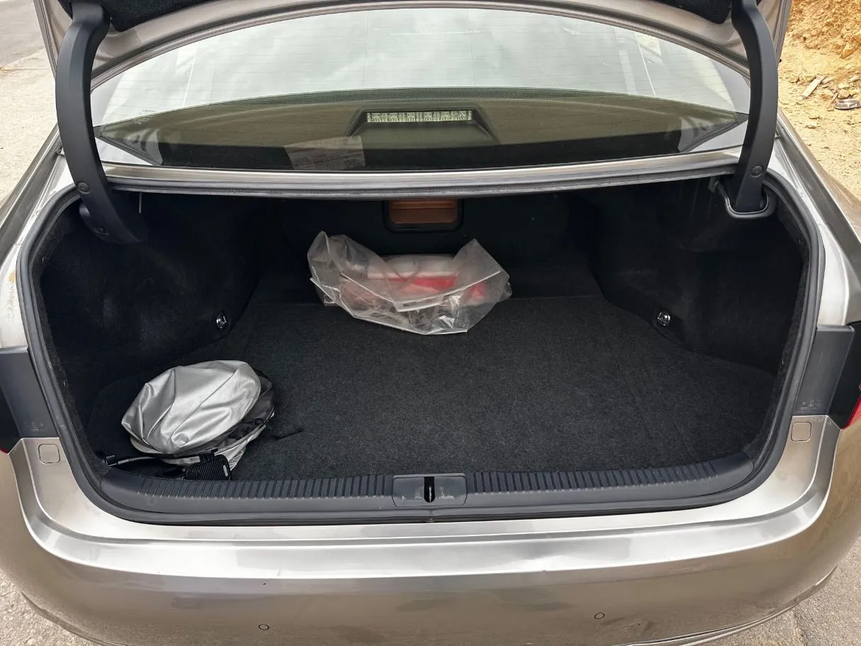 Car image 23