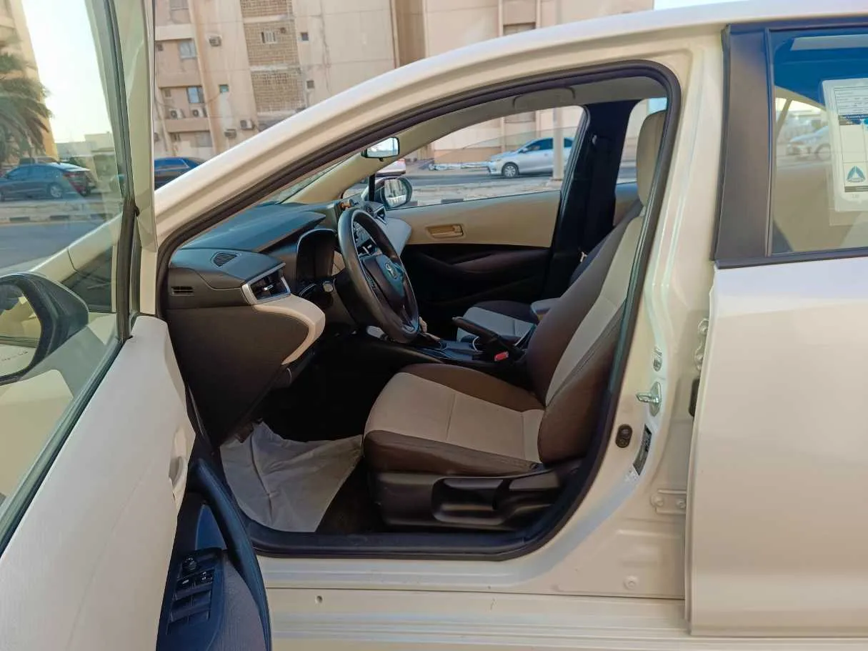 Car image 13