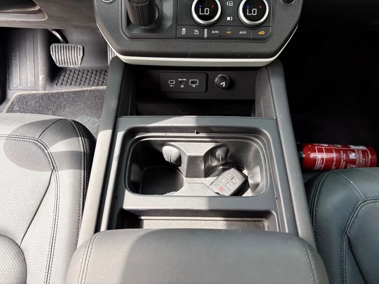Car image 17