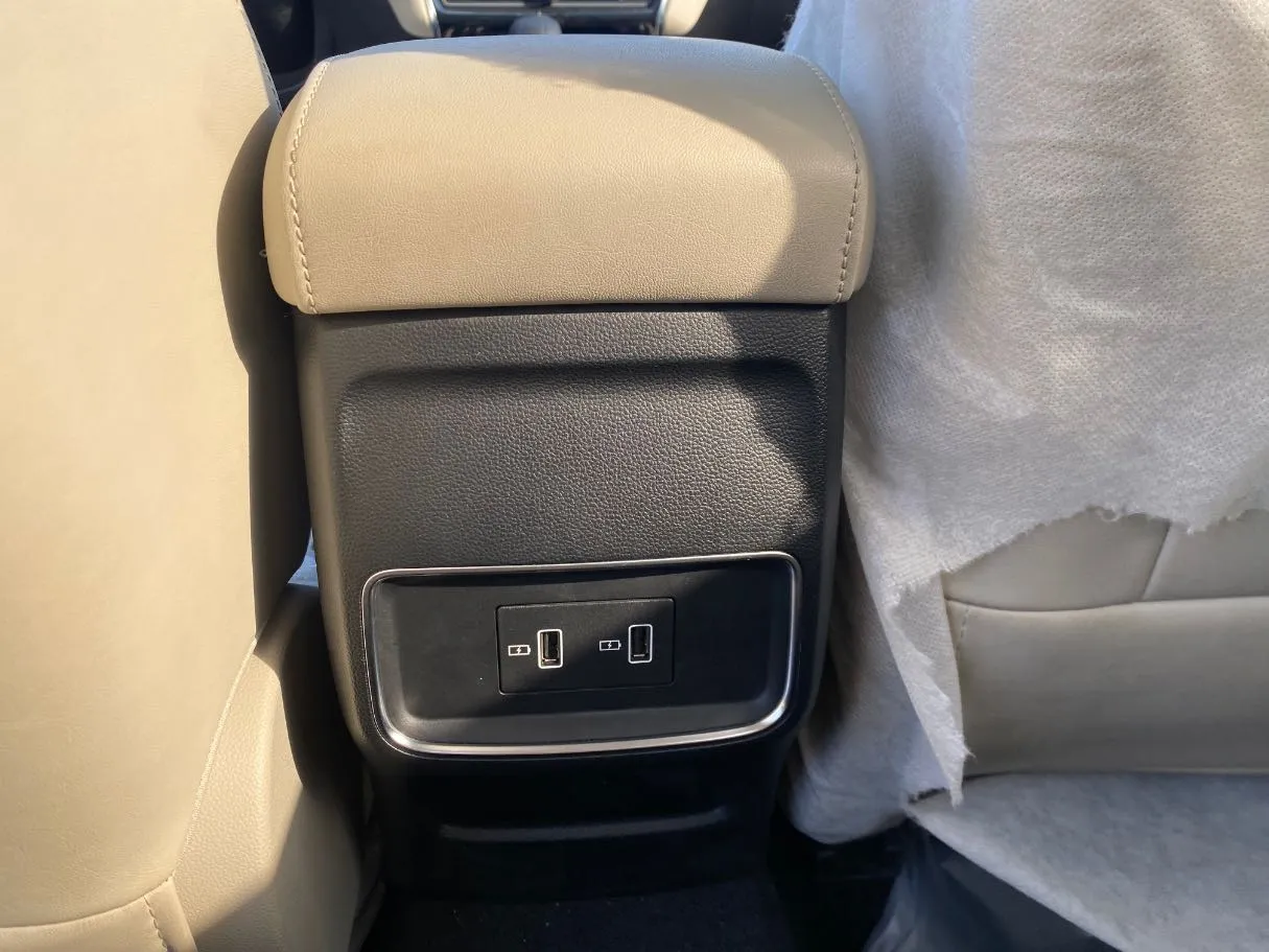 Car image 29