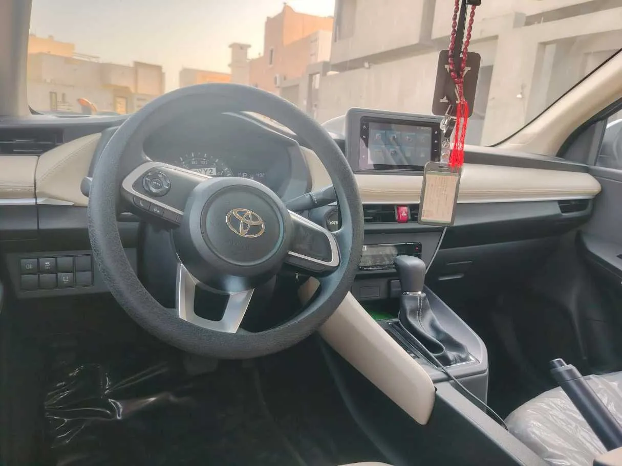 Car image 26