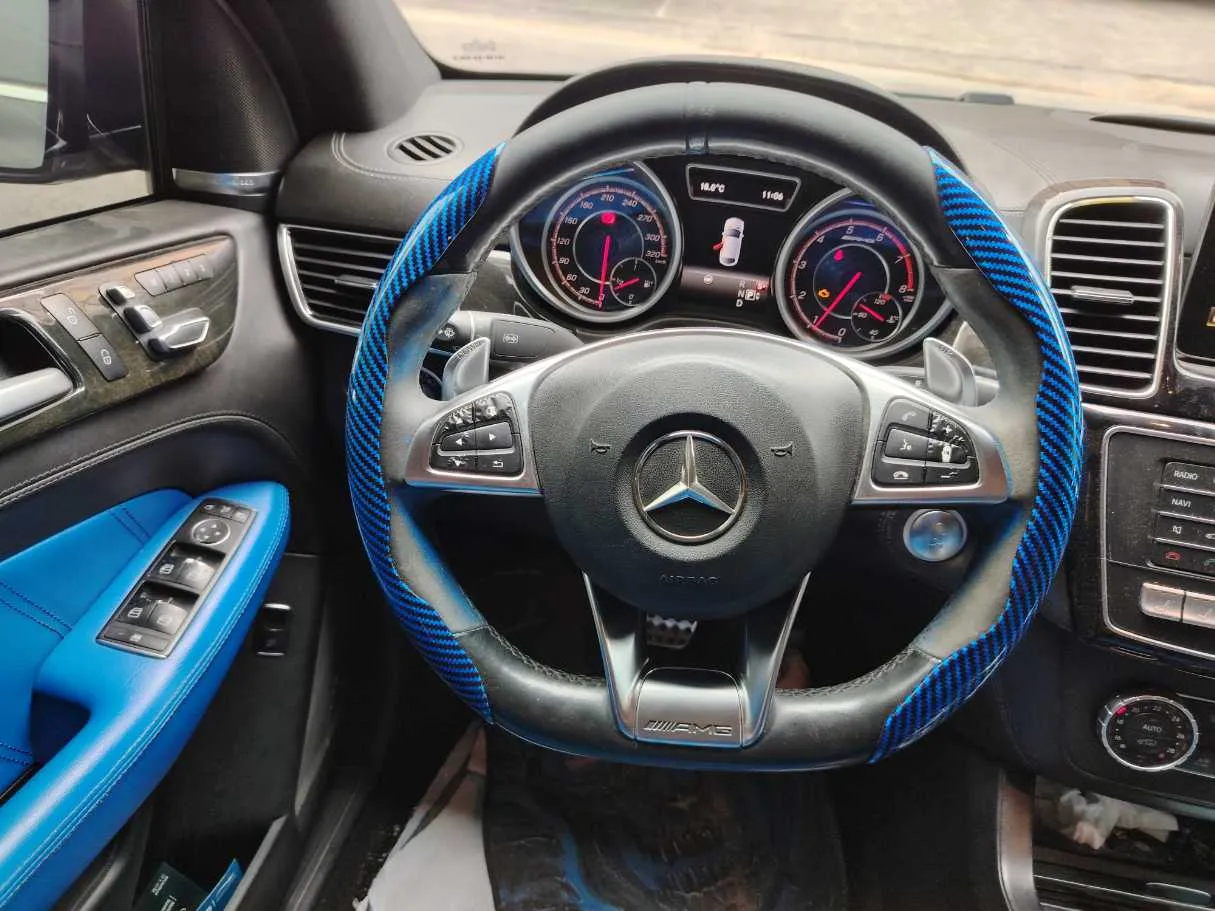 Car image 17