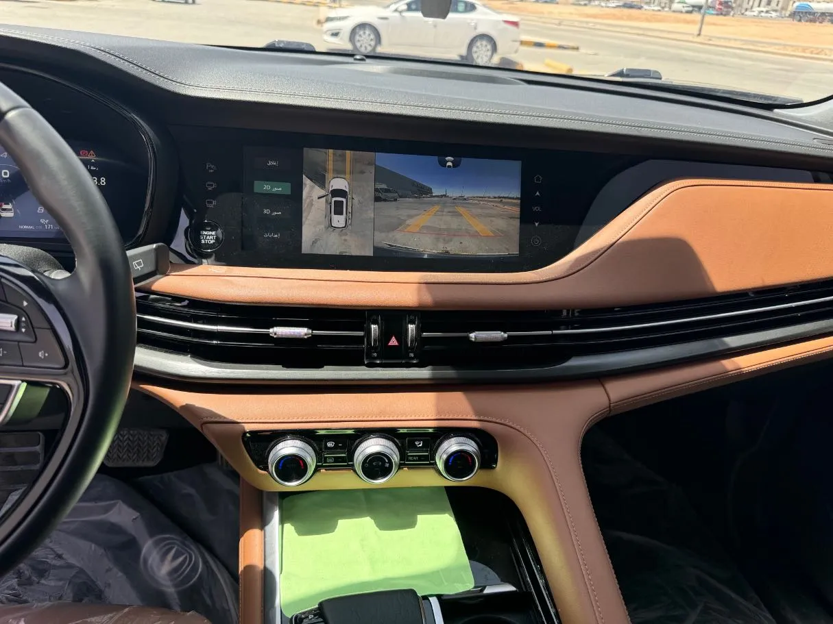 Car image 18