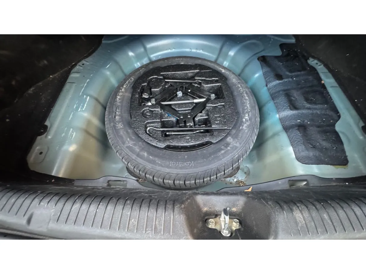 Car image 24
