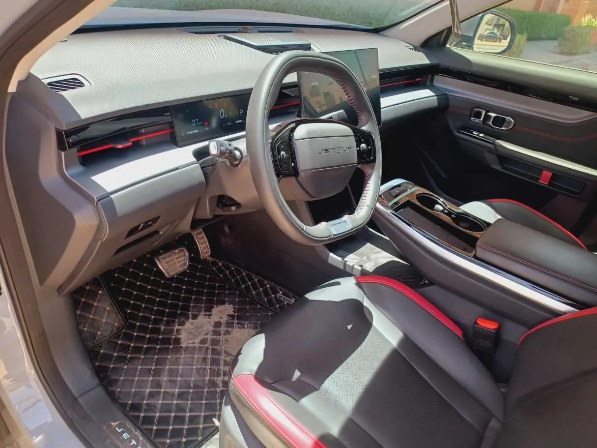 Car image 11