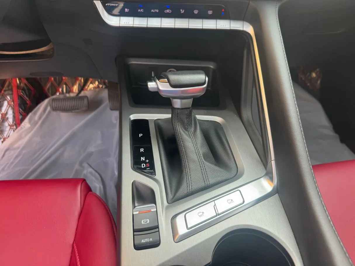 Car image 15