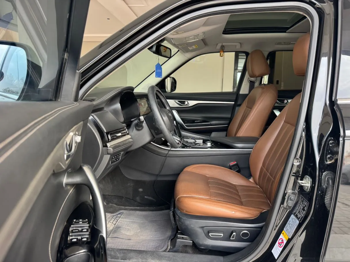 Car image 12
