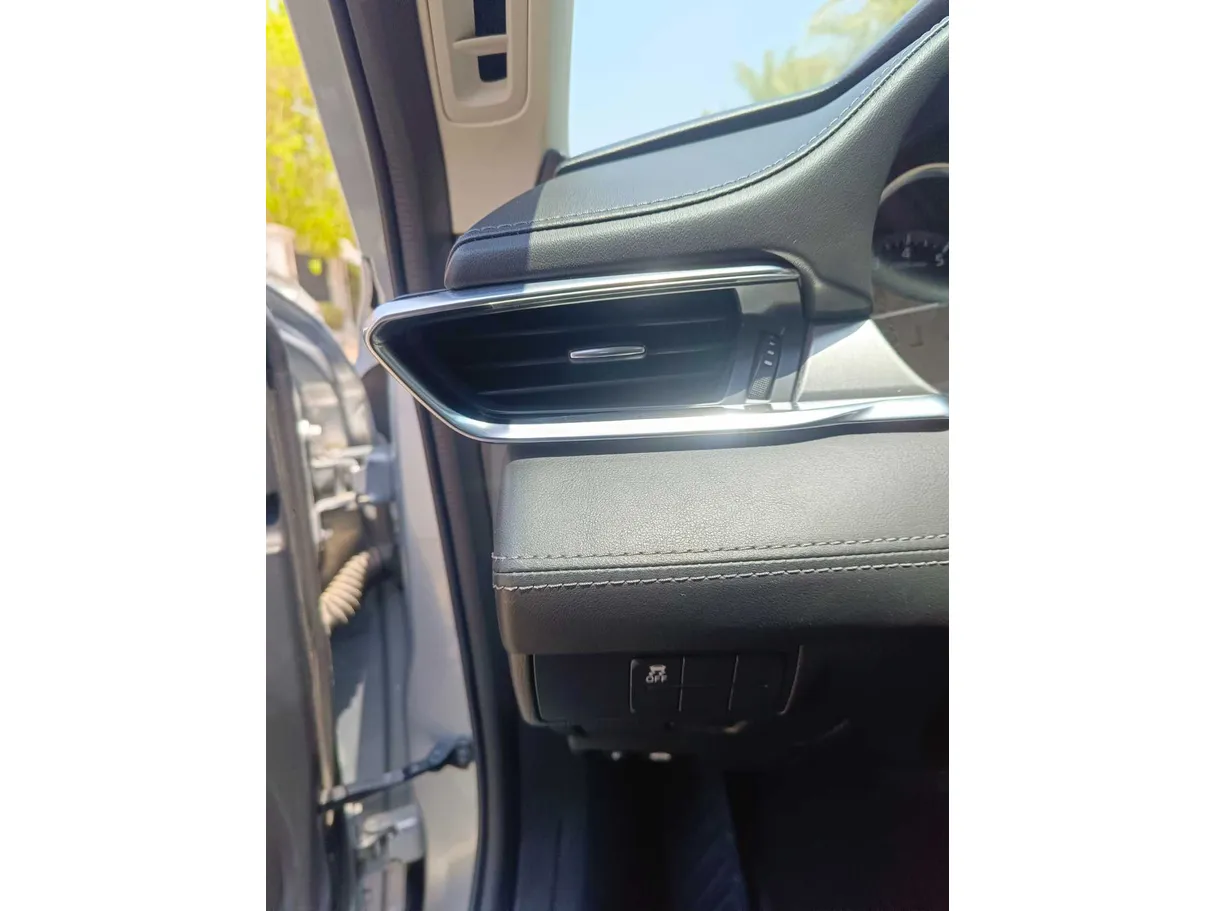 Car image 30