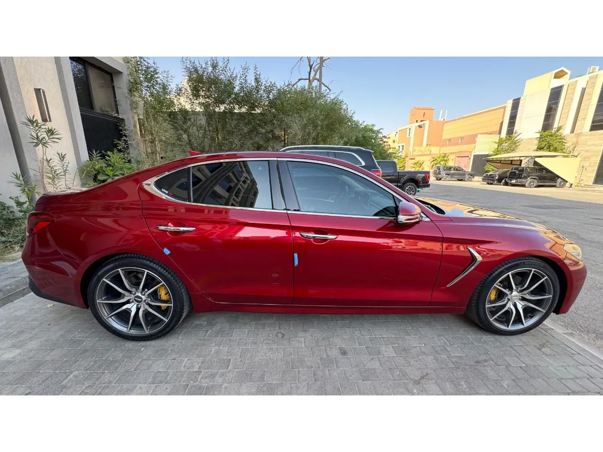 Car image 4