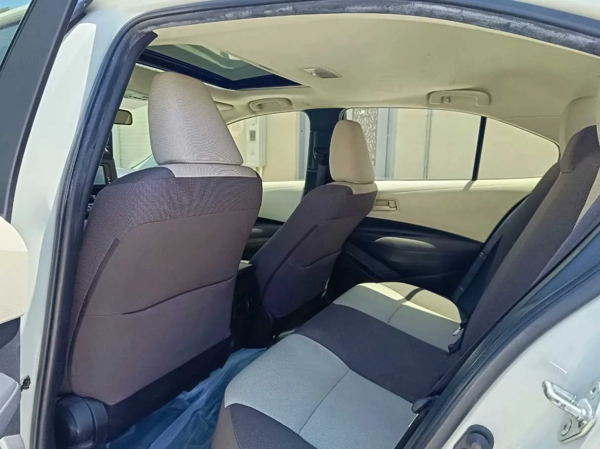 Car image 17