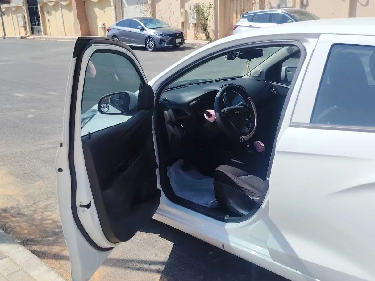 Car image 10