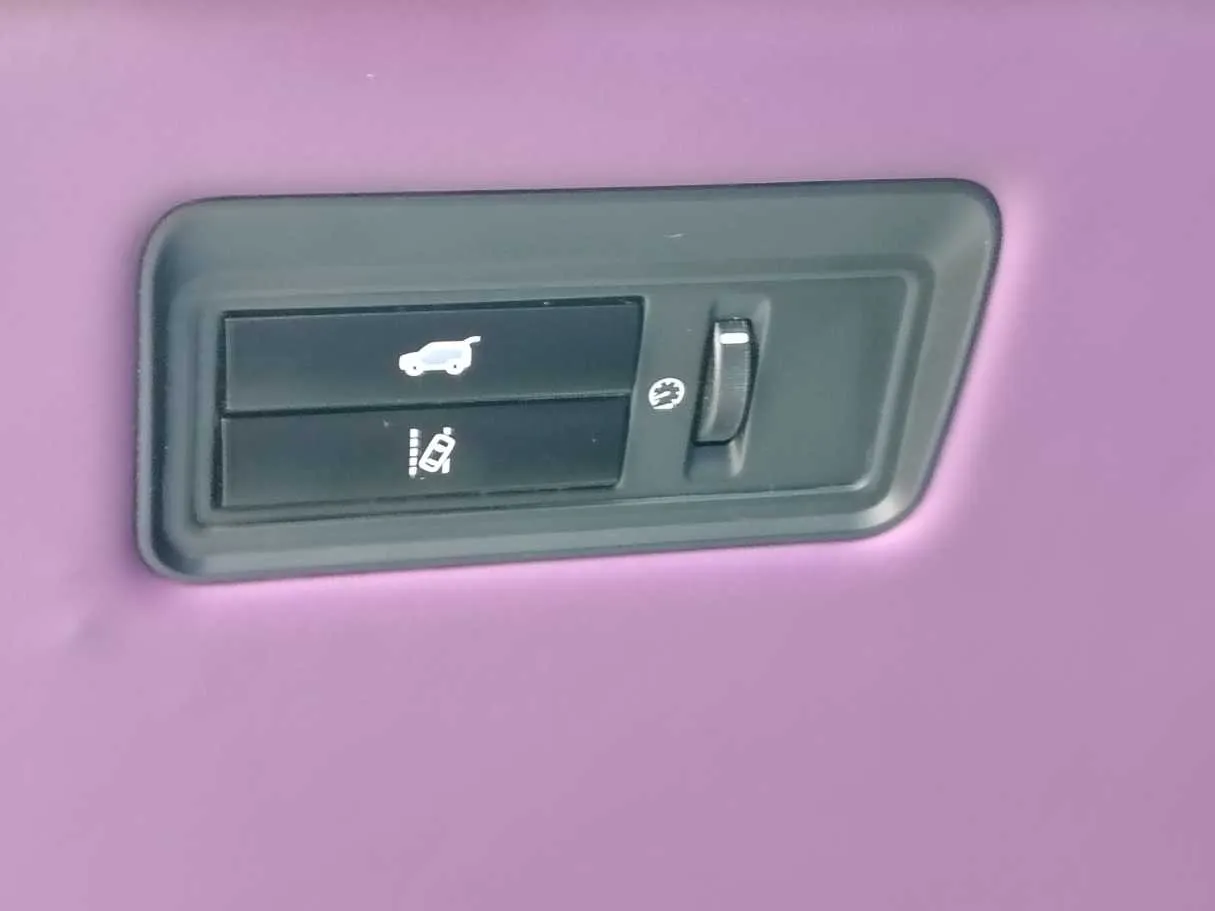 Car image 34