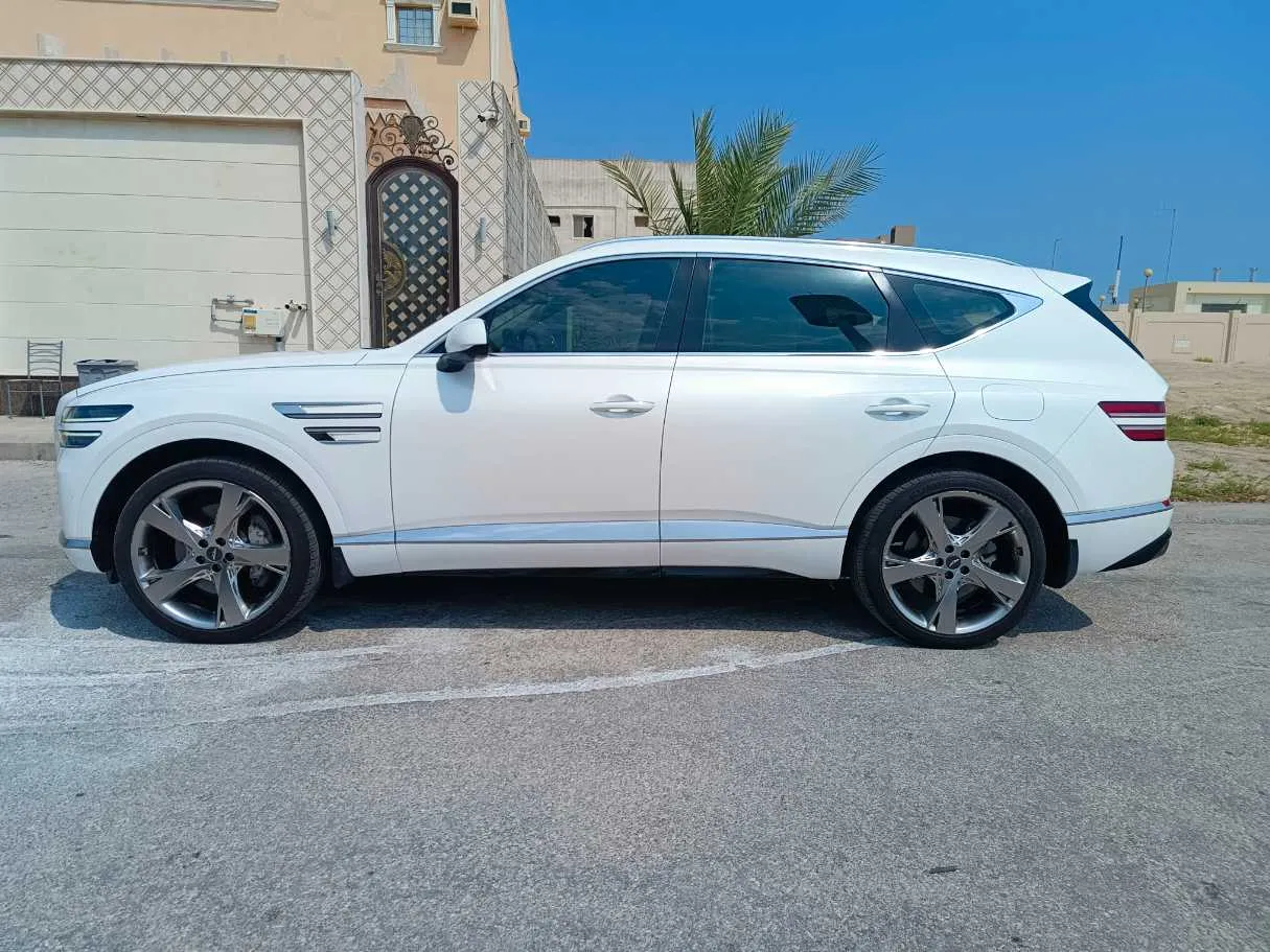 Car image 8