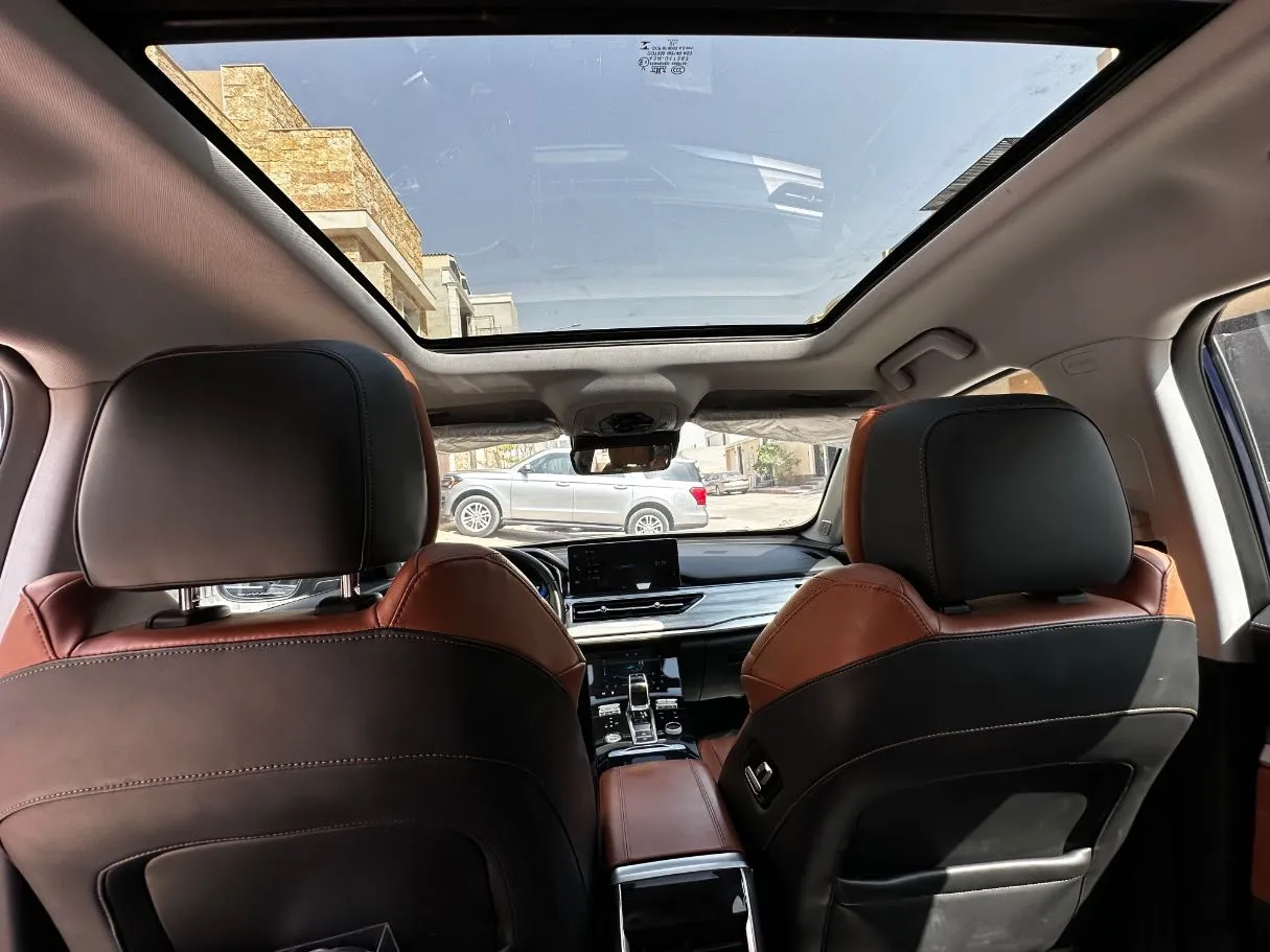 Car image 16