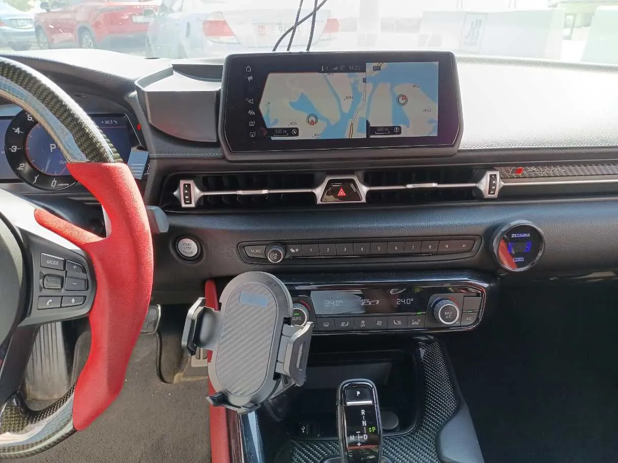 Car image 16