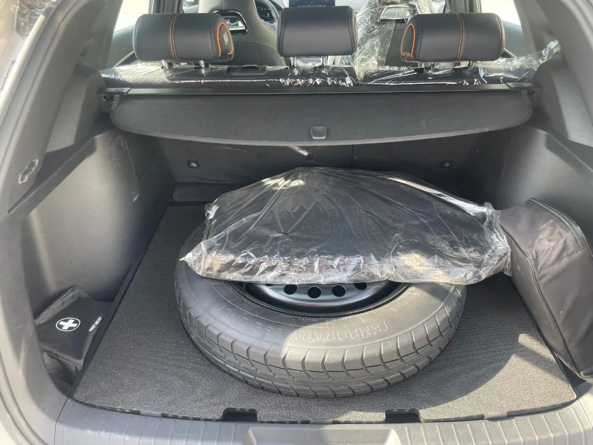Car image 25