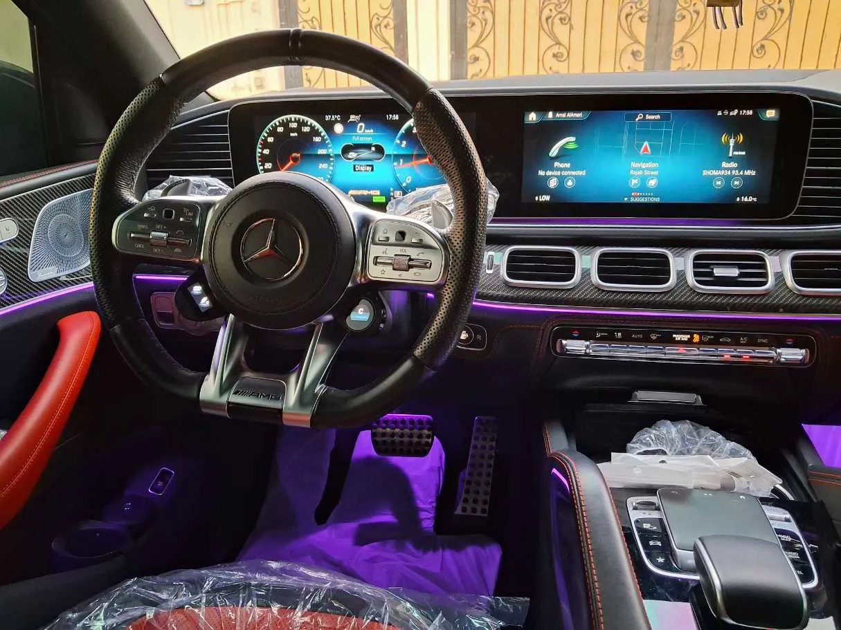 Car image 13