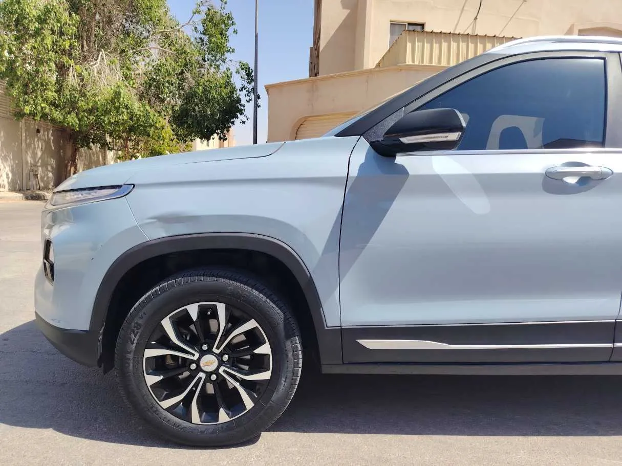 Car image 9