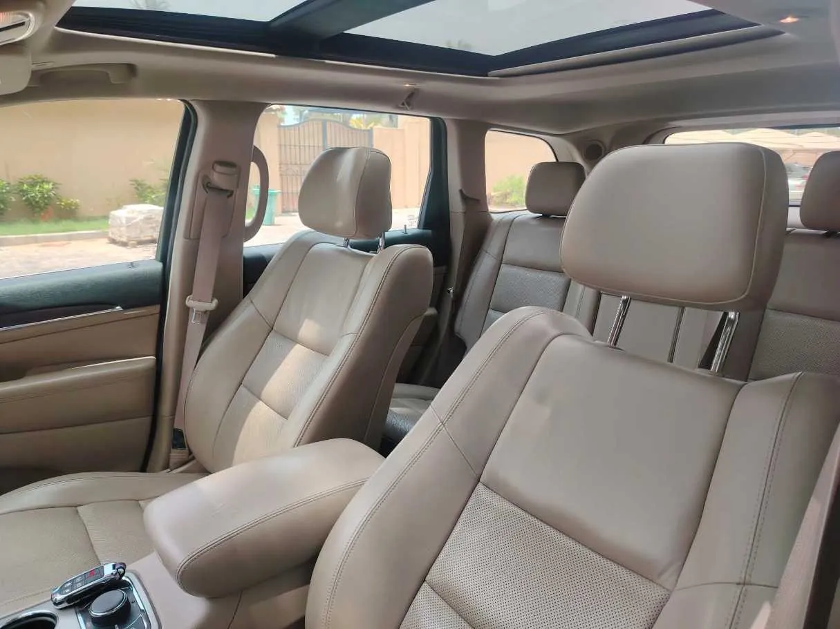 Car image 16