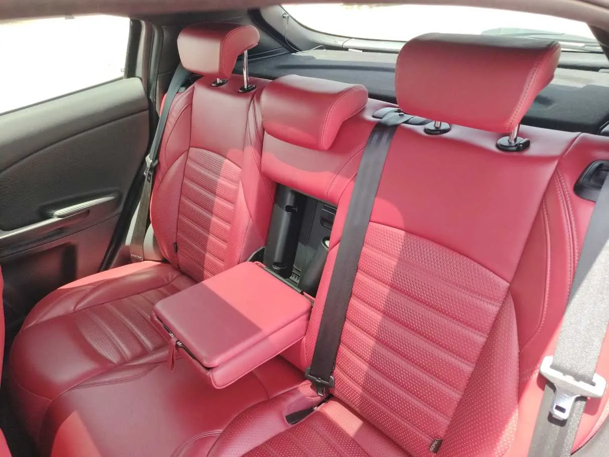 Car image 17
