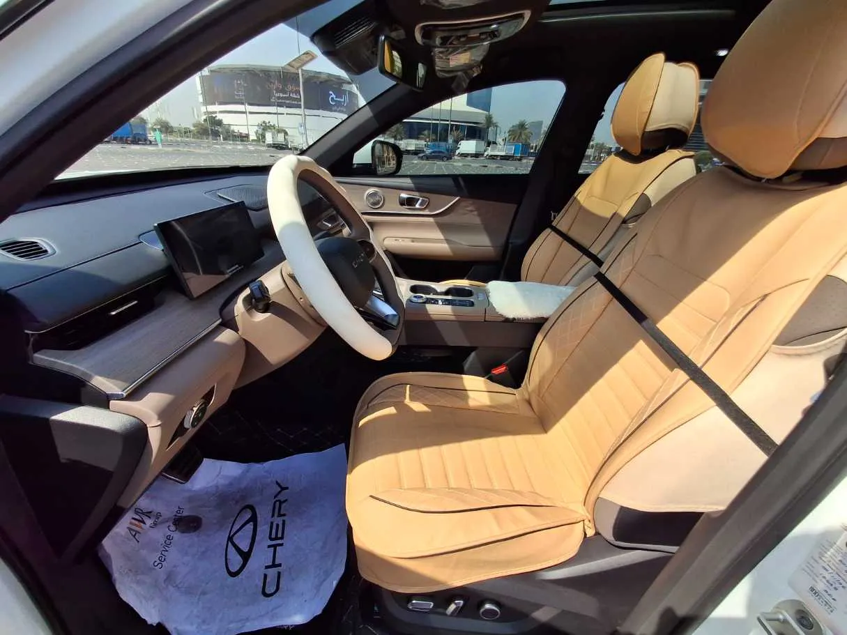 Car image 12