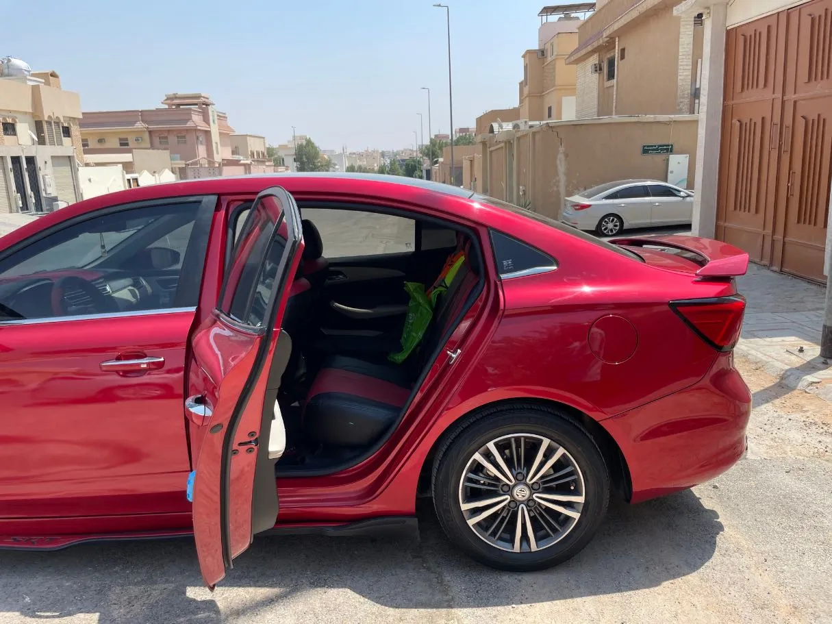 Car image 15