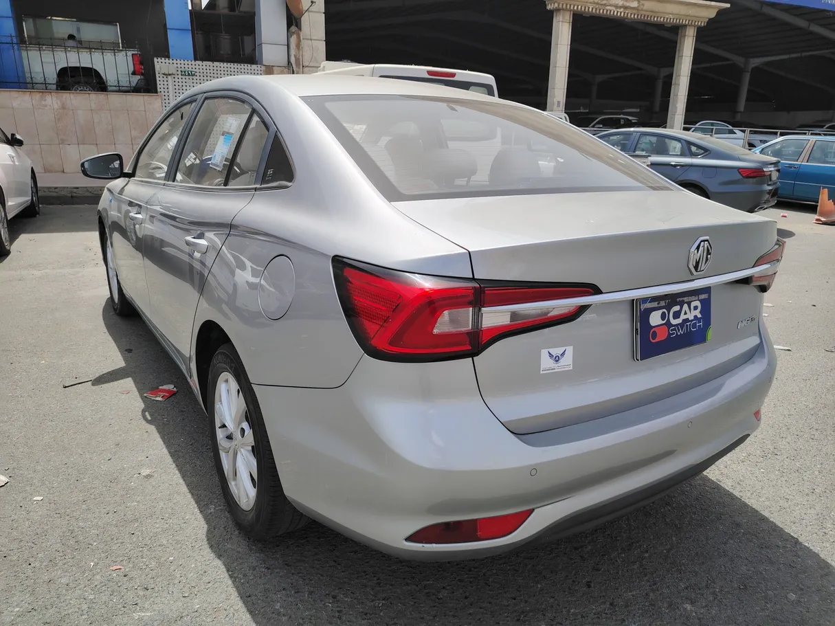 Car image 7