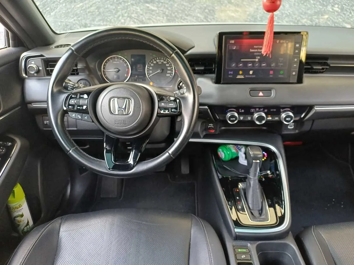 Car image 15