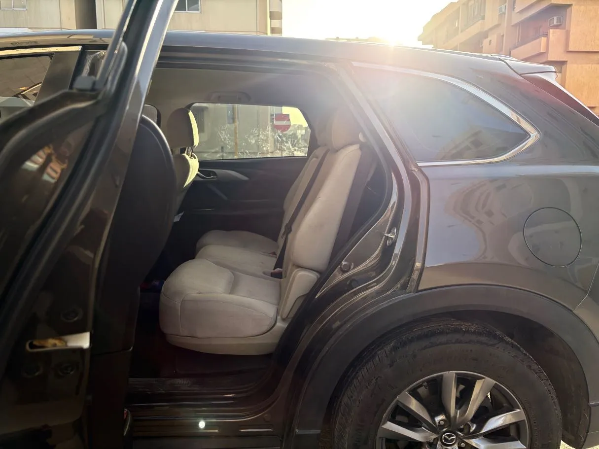 Car image 15