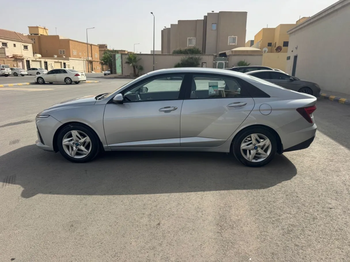 Car image 8