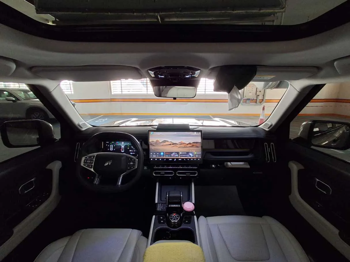 Car image 18