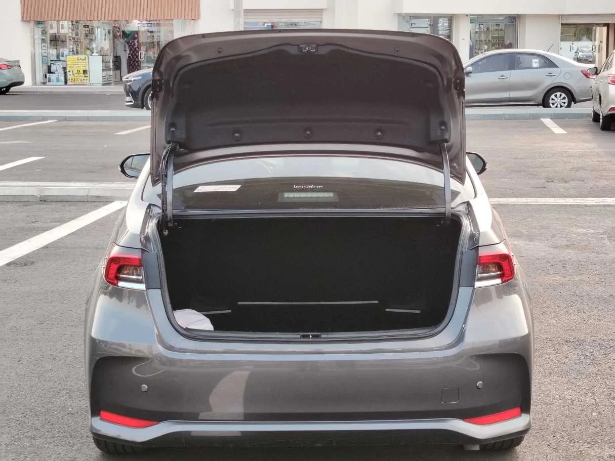 Car image 25